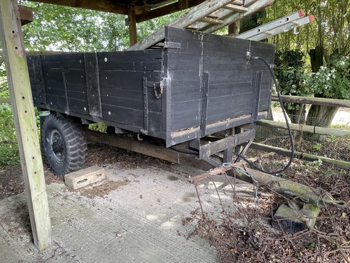 Horse muck tipping trailer - tipping,